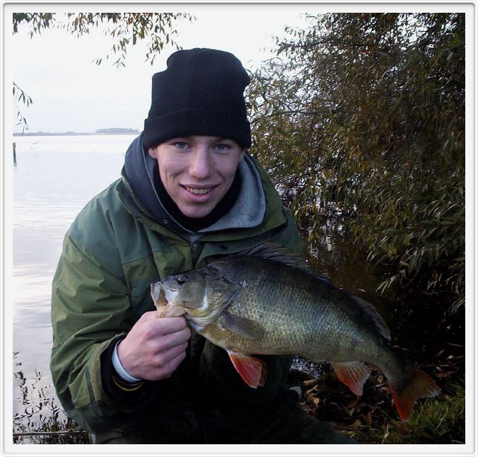 Lasse Højrup med sin MEGA aborre på 2.050 kg