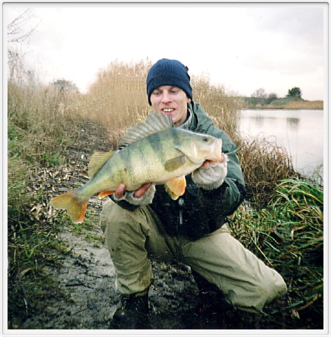 Michael Holm Larsen med Aborre p&aring;  2.075 kg