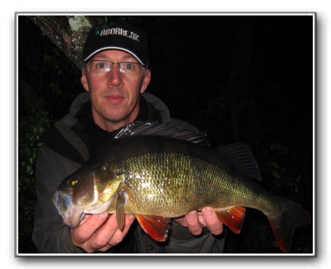 Jørgen Skårup med Gudenå aborre på 1.290 gr. 43 cm
