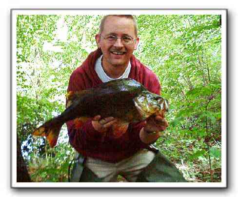 René Lasson med en gigantisk Aborre på 2.550 gr, 51 cm fanget d. 28 august 2004 på jig.