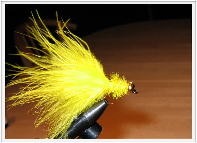 En gul Perky er færdig til action. Husk flere gange lak på tråden ved hovedet.